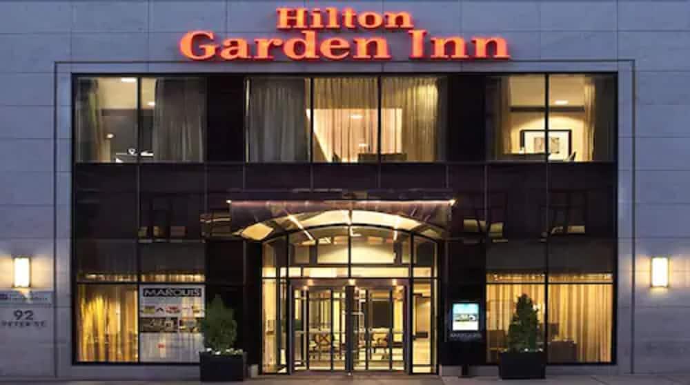 Hilton Garden Inn Toronto Downtown Exterior foto